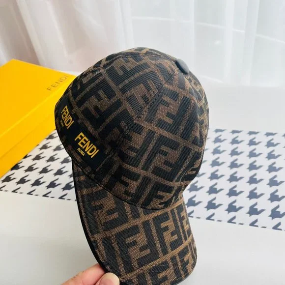 Fendi's new original single and double F jacquard baseball cap - Picture 4 of 7